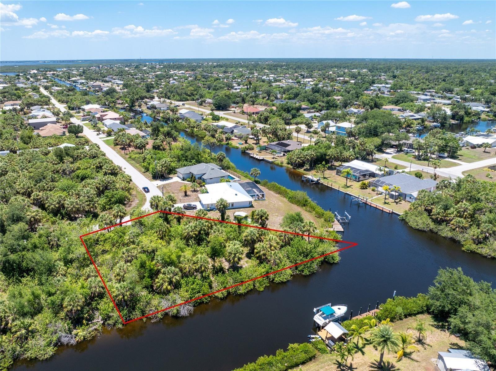 18622 VAN NUYS CIR, PORT CHARLOTTE, FL, 33948