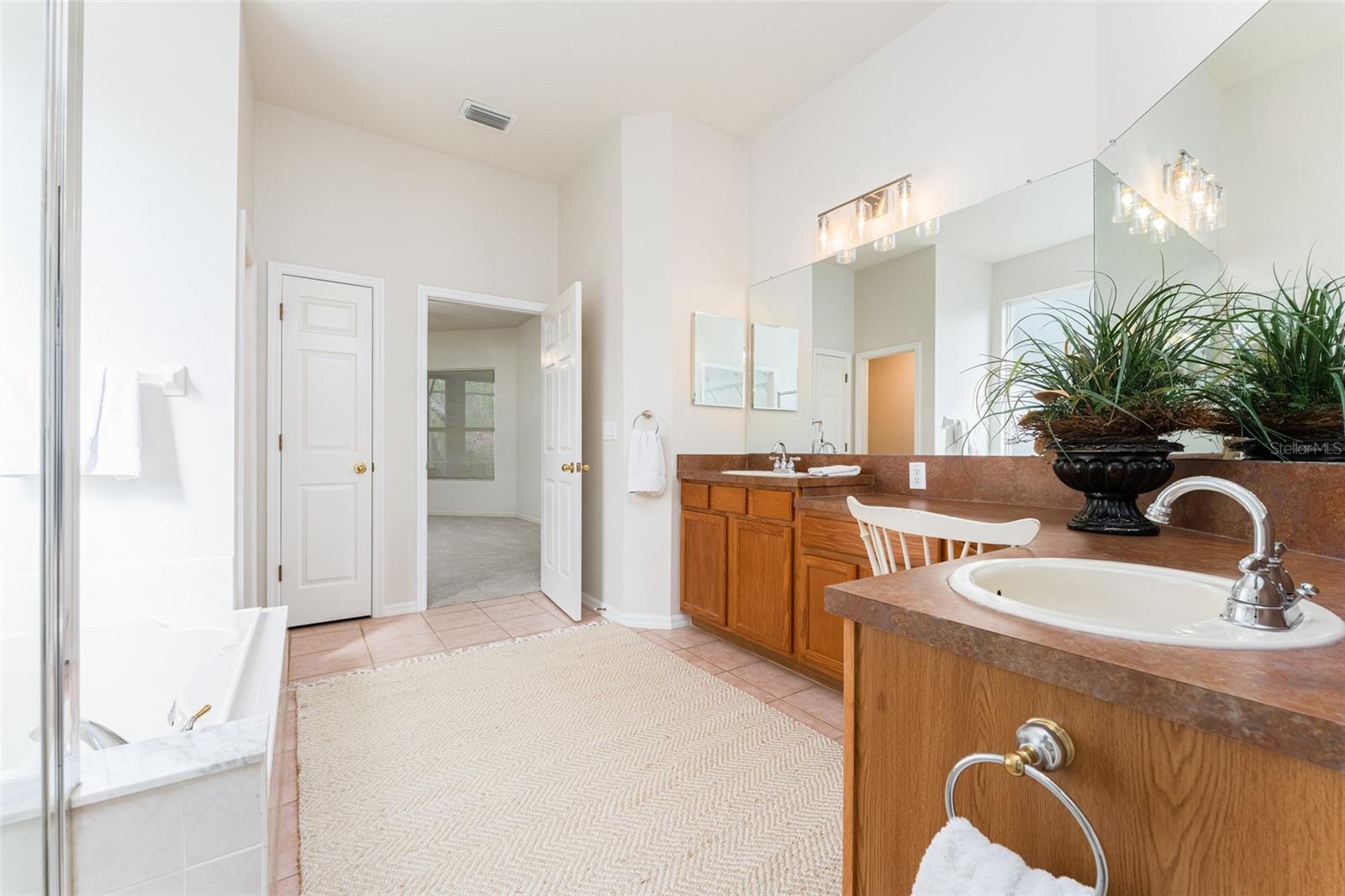 Large Primary En Suite