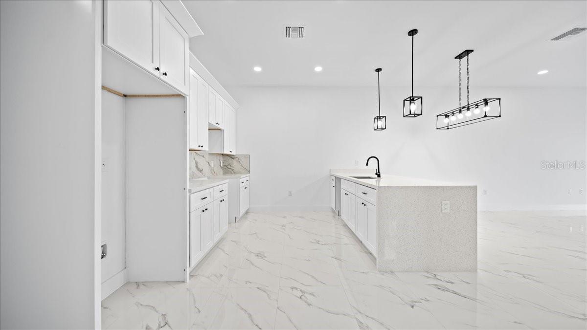 826/828 DIPLOMAT PKWY E, CAPE CORAL, FL, 33909