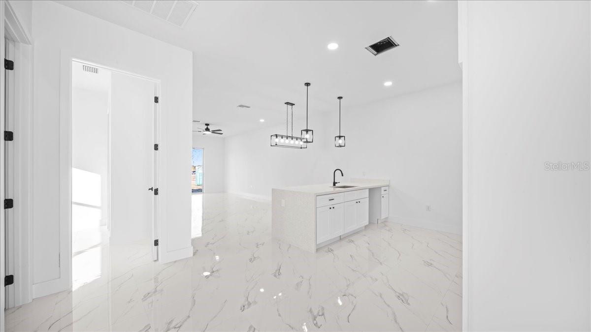 826/828 DIPLOMAT PKWY E, CAPE CORAL, FL, 33909