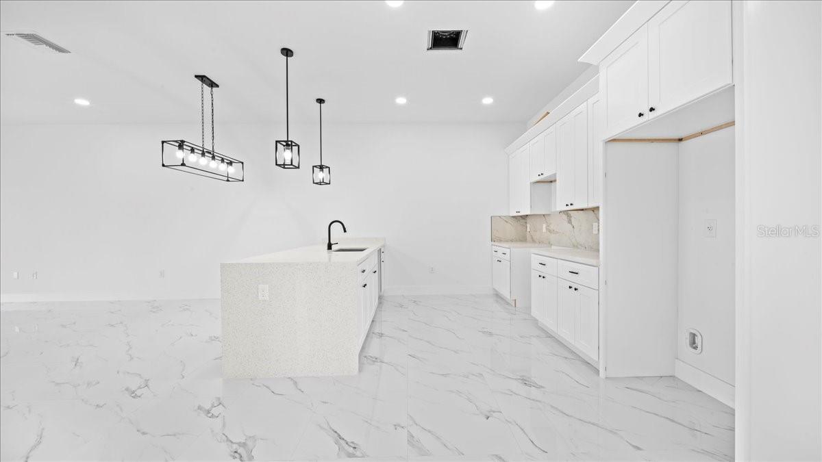 826/828 DIPLOMAT PKWY E, CAPE CORAL, FL, 33909