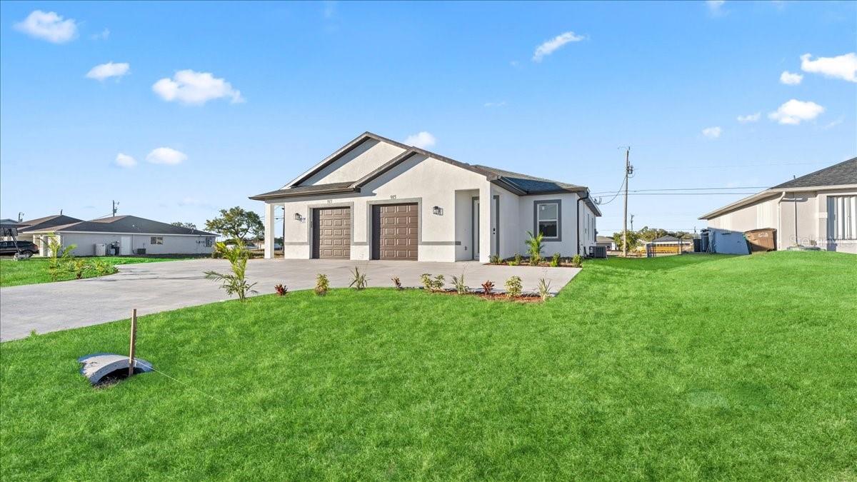 826/828 DIPLOMAT PKWY E, CAPE CORAL, FL, 33909