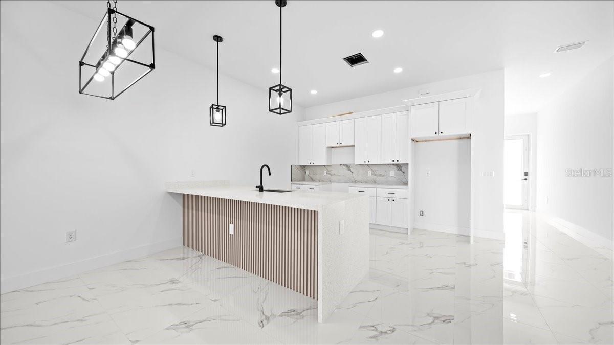 826/828 DIPLOMAT PKWY E, CAPE CORAL, FL, 33909