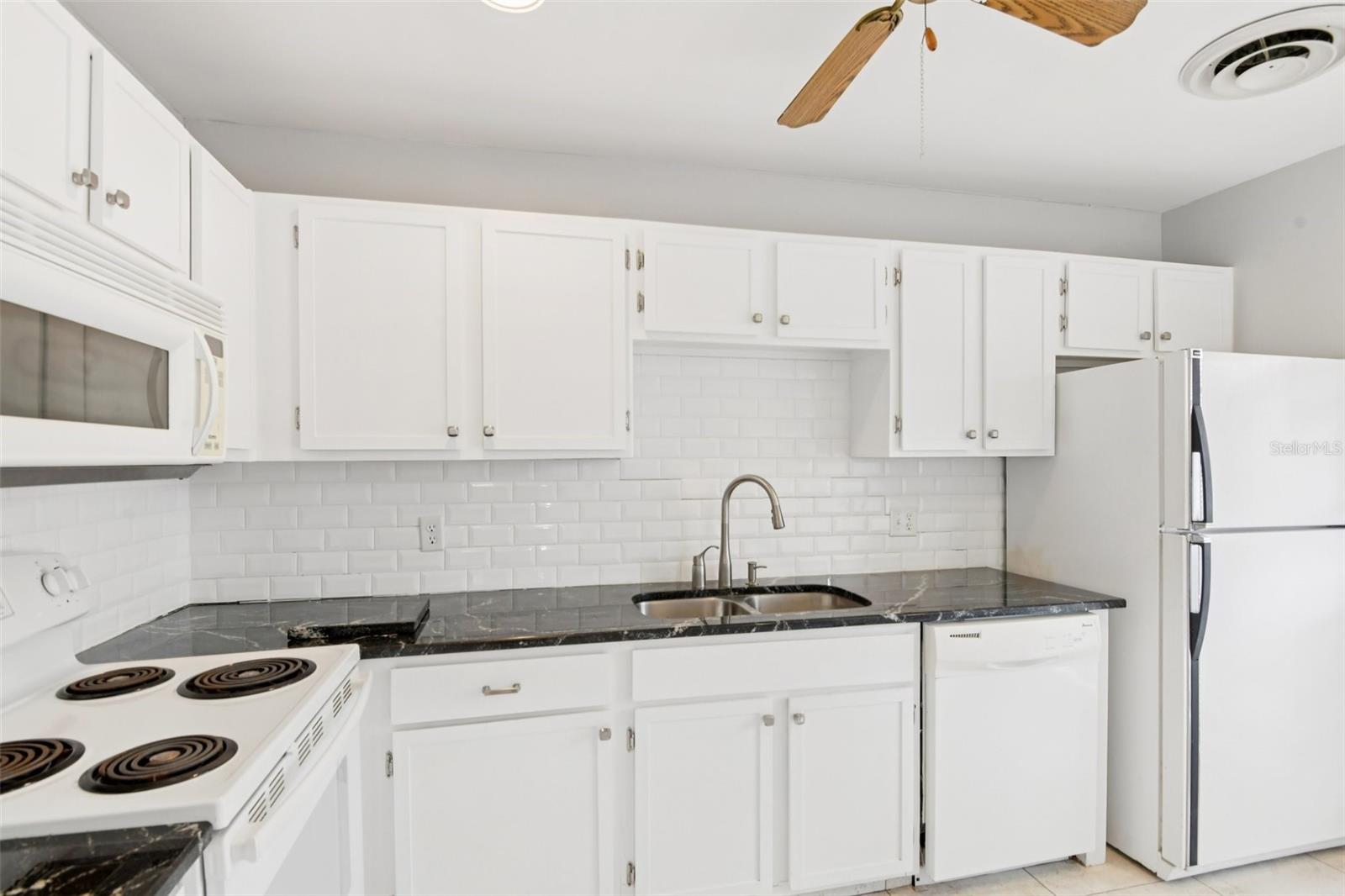 2064 SUNSET POINT RD #71, CLEARWATER, FL, 33765