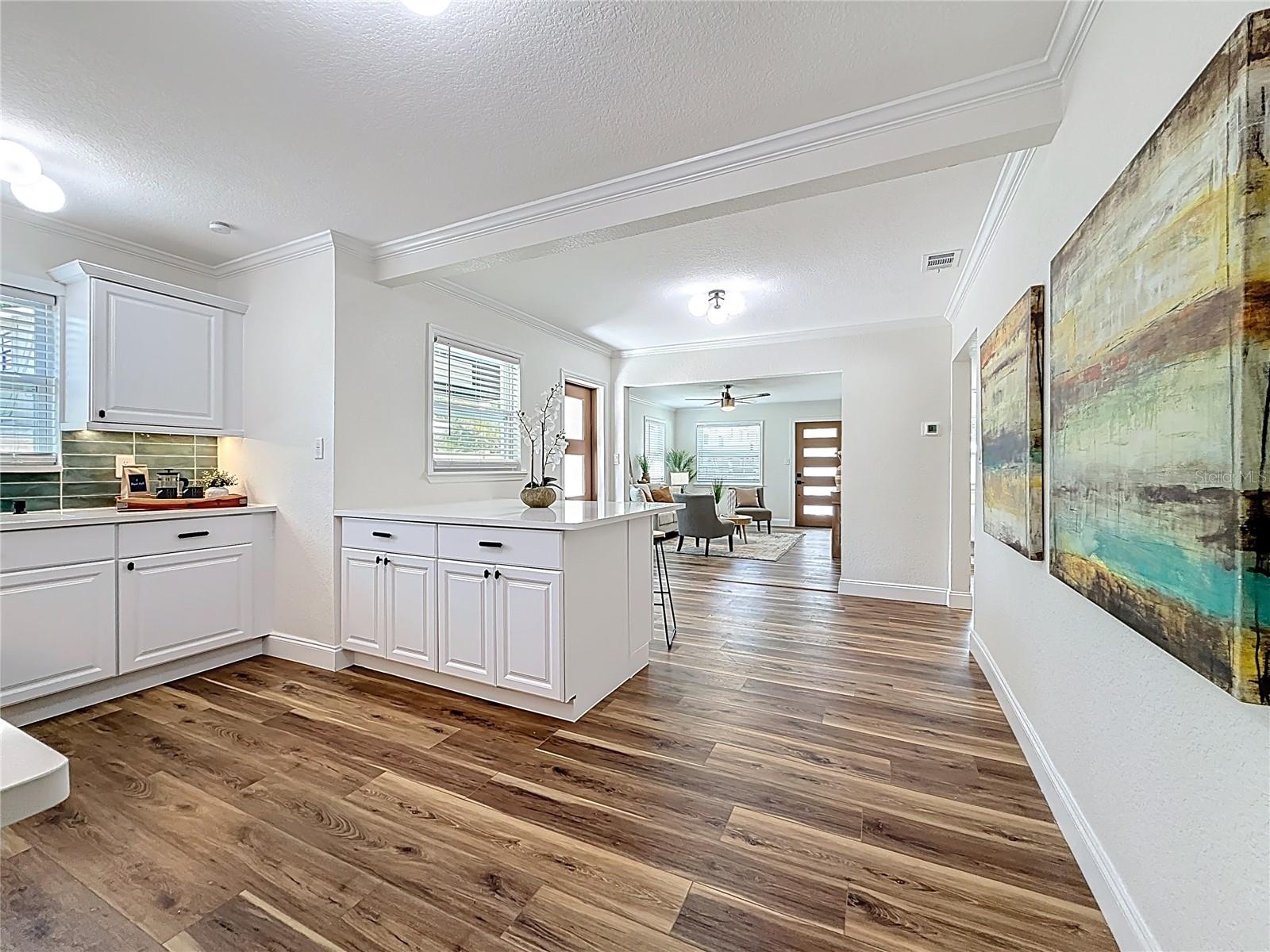 Kitchen / Breakfast Bar