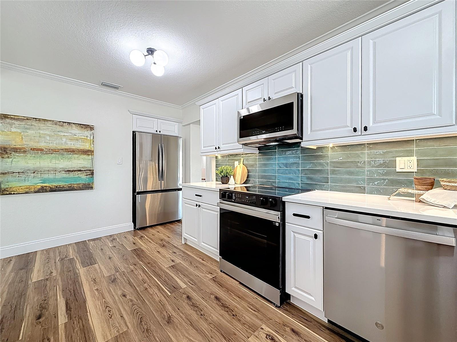 Kitchen / Breakfast Bar