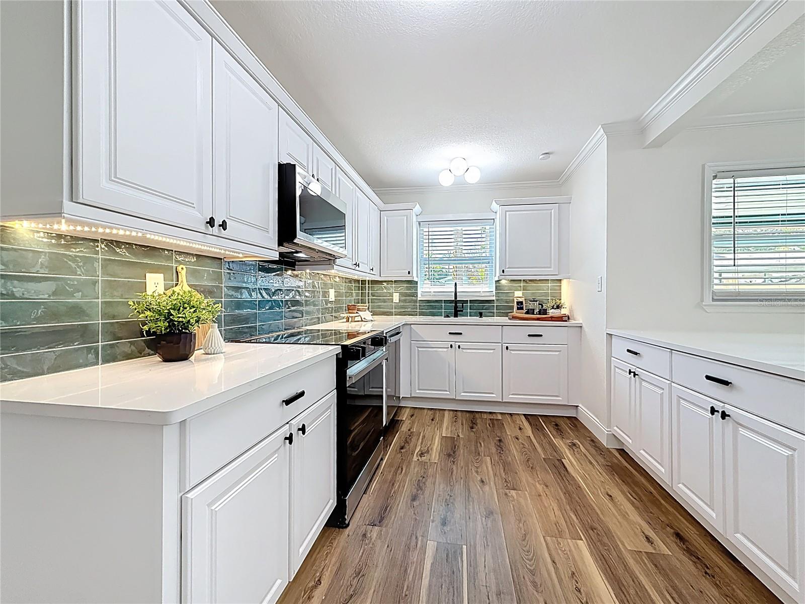 Kitchen / Breakfast Bar