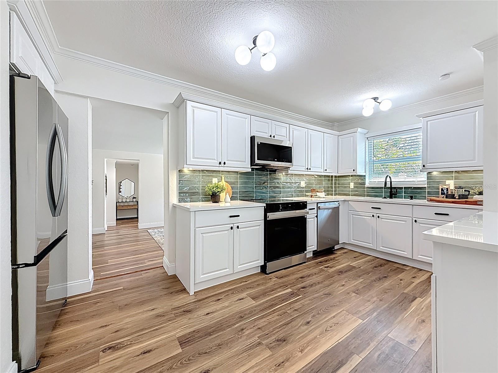 Kitchen / Breakfast Bar