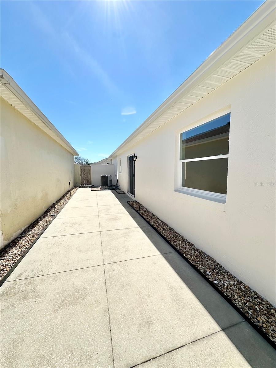 1336 LAJOLLA CIR, LADY LAKE, FL, 32159