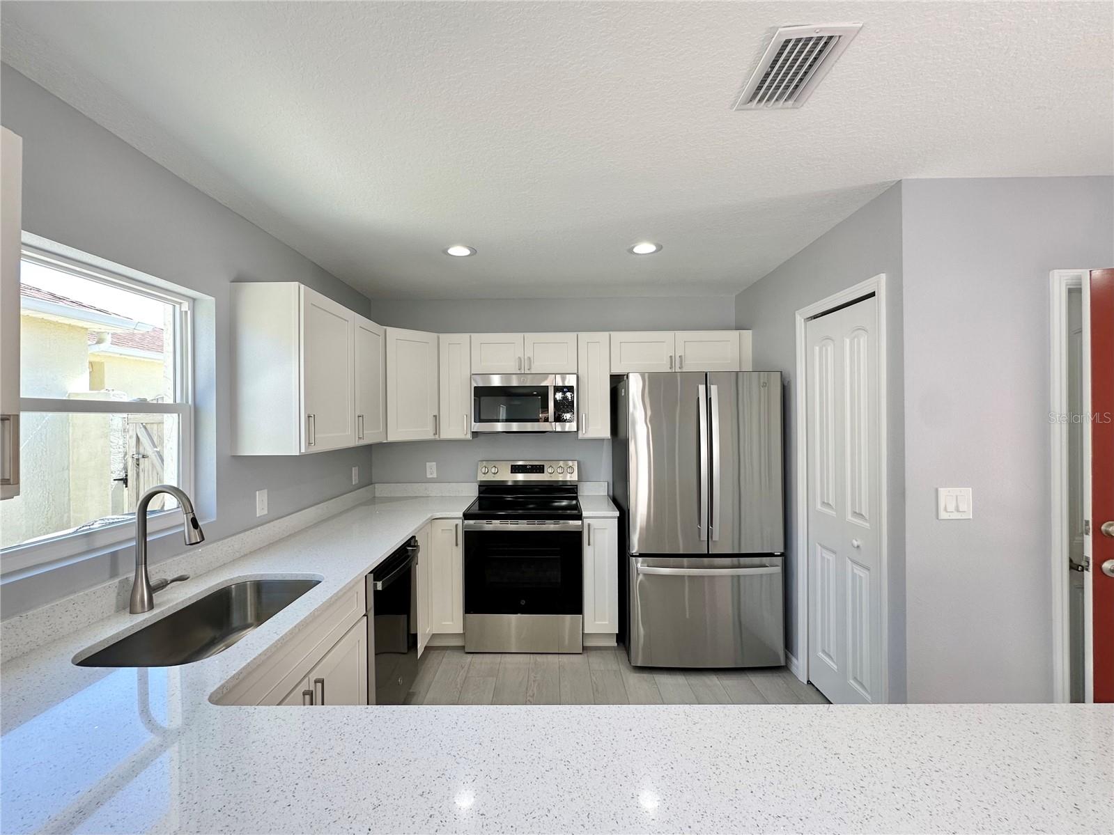 1336 LAJOLLA CIR, LADY LAKE, FL, 32159