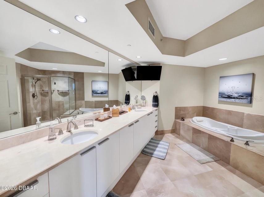 231 RIVERSIDE DR #1501-1, DAYTONA BEACH, FL, 32117