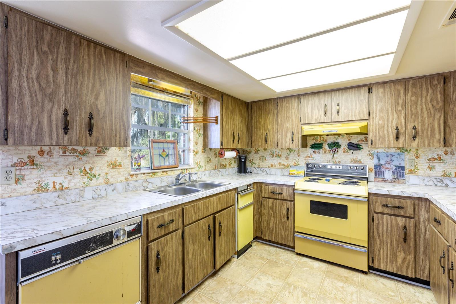 16529 ORANGE AVE, UMATILLA, FL, 32784