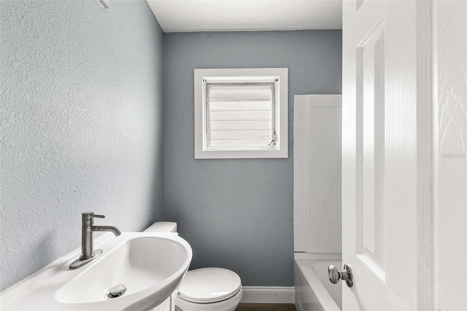 122 S GARFIELD AVE, DELAND, FL, 32724