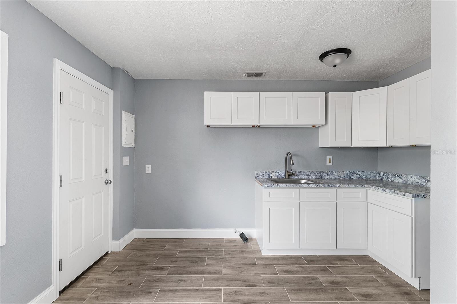 122 S GARFIELD AVE, DELAND, FL, 32724