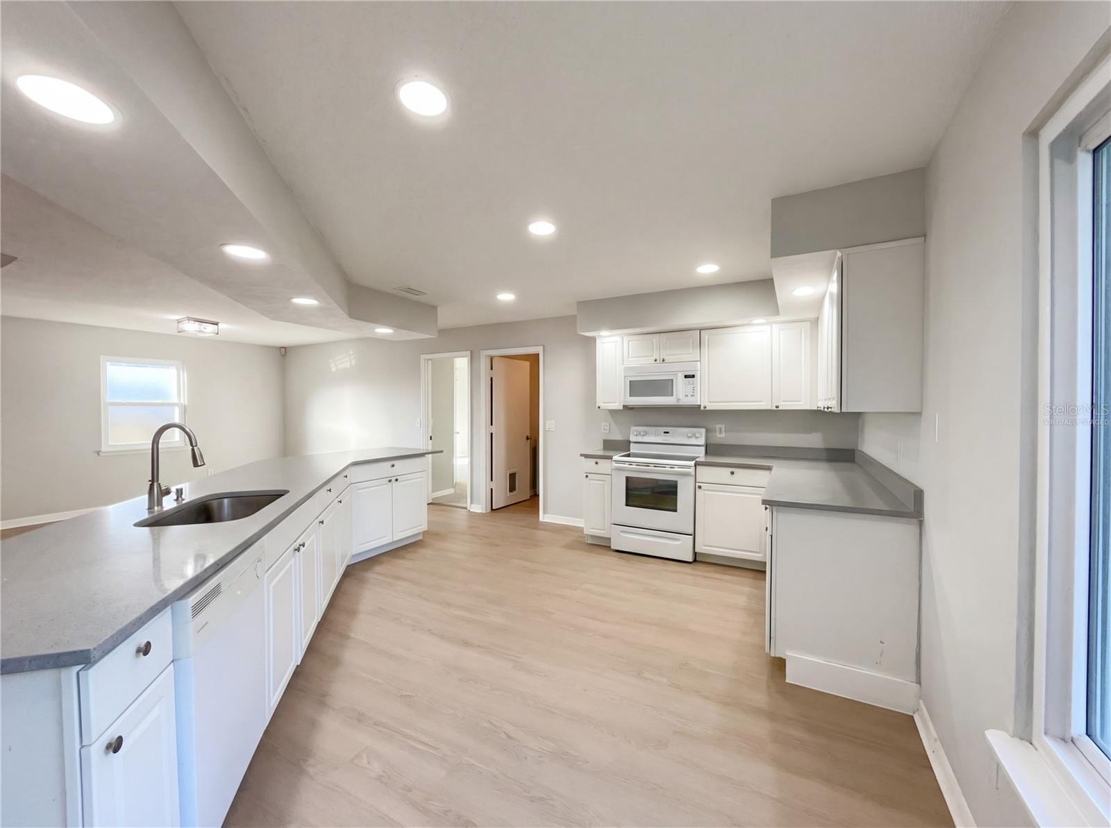 1562 AMY CIR, DELTONA, FL, 32738