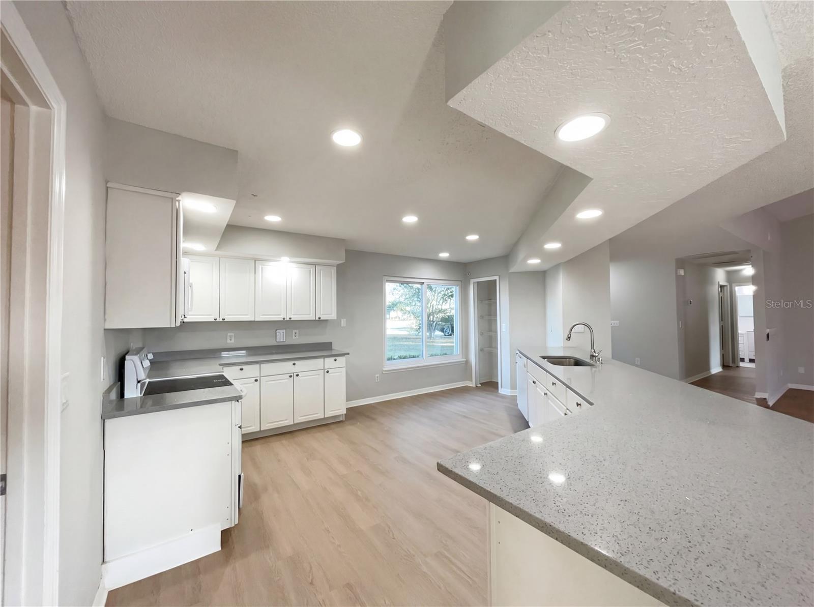 1562 AMY CIR, DELTONA, FL, 32738