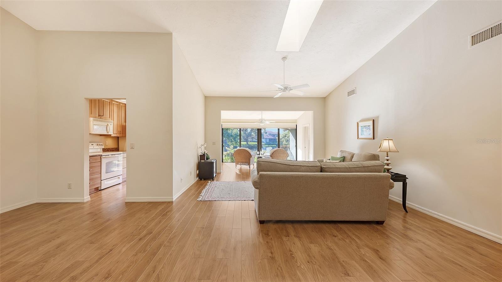 3864 WILSHIRE CIR W #106, SARASOTA, FL, 34238