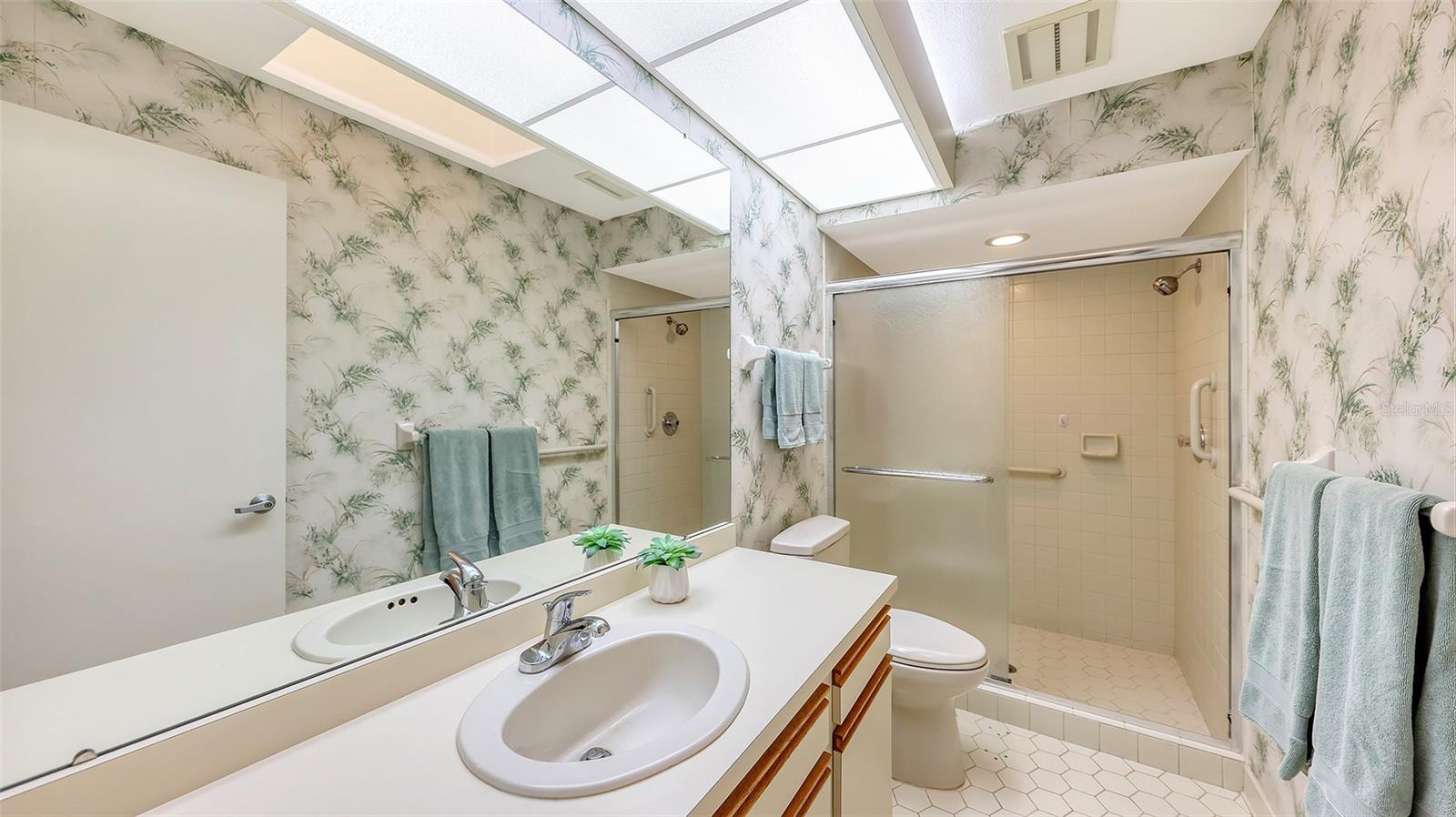 3864 WILSHIRE CIR W #106, SARASOTA, FL, 34238