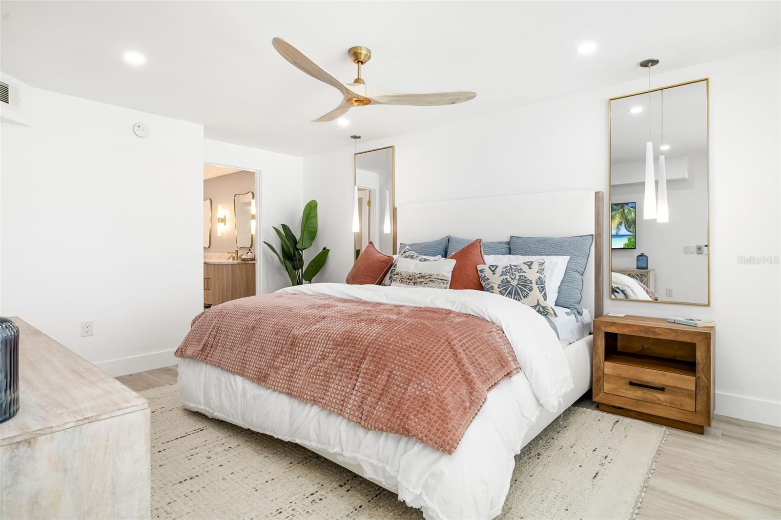 19 WHISPERING SANDS DR #302, SARASOTA, FL, 34242