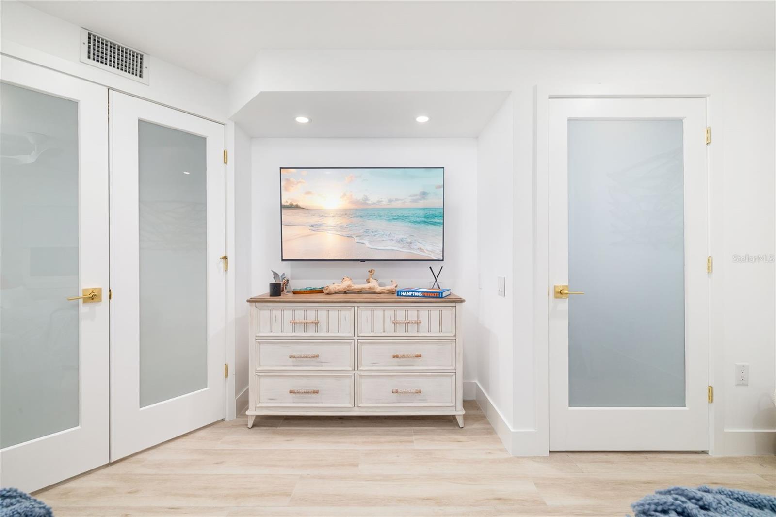 19 WHISPERING SANDS DR #302, SARASOTA, FL, 34242
