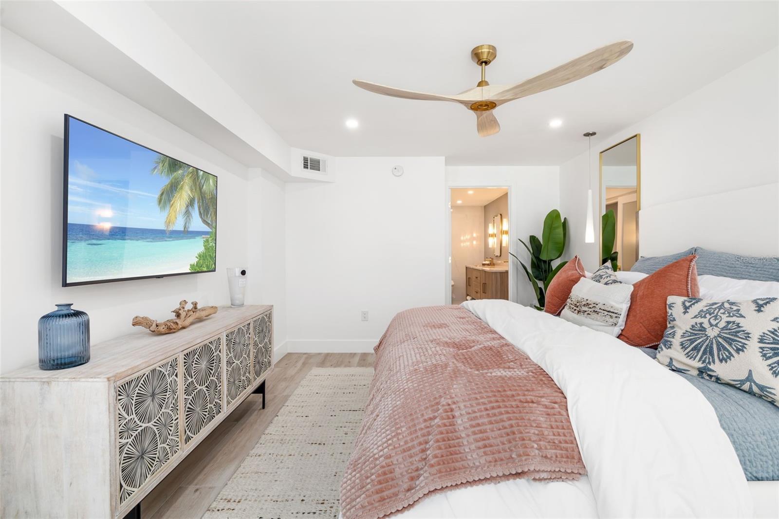 19 WHISPERING SANDS DR #302, SARASOTA, FL, 34242