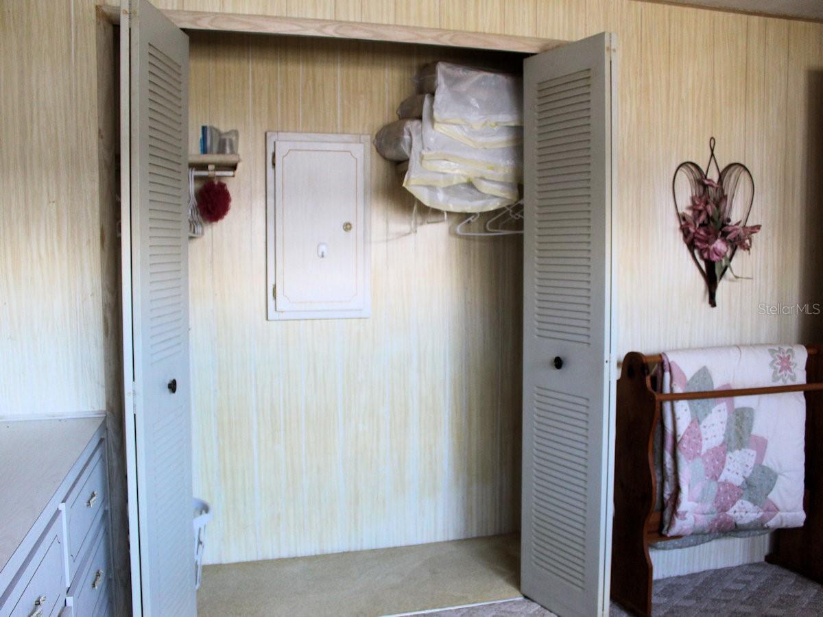 2E PINDO PALM ST E, LARGO, FL, 33770