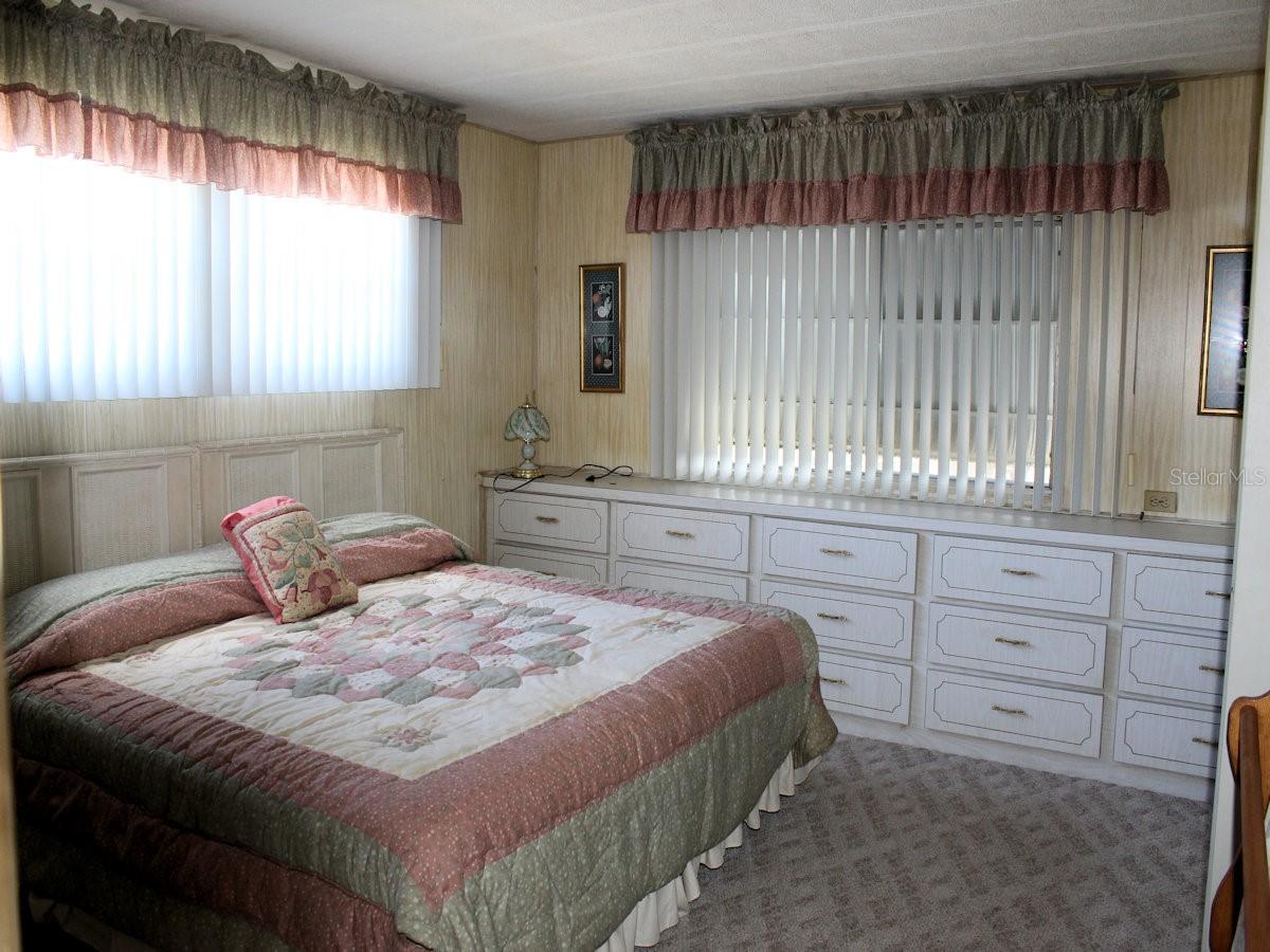 2E PINDO PALM ST E, LARGO, FL, 33770