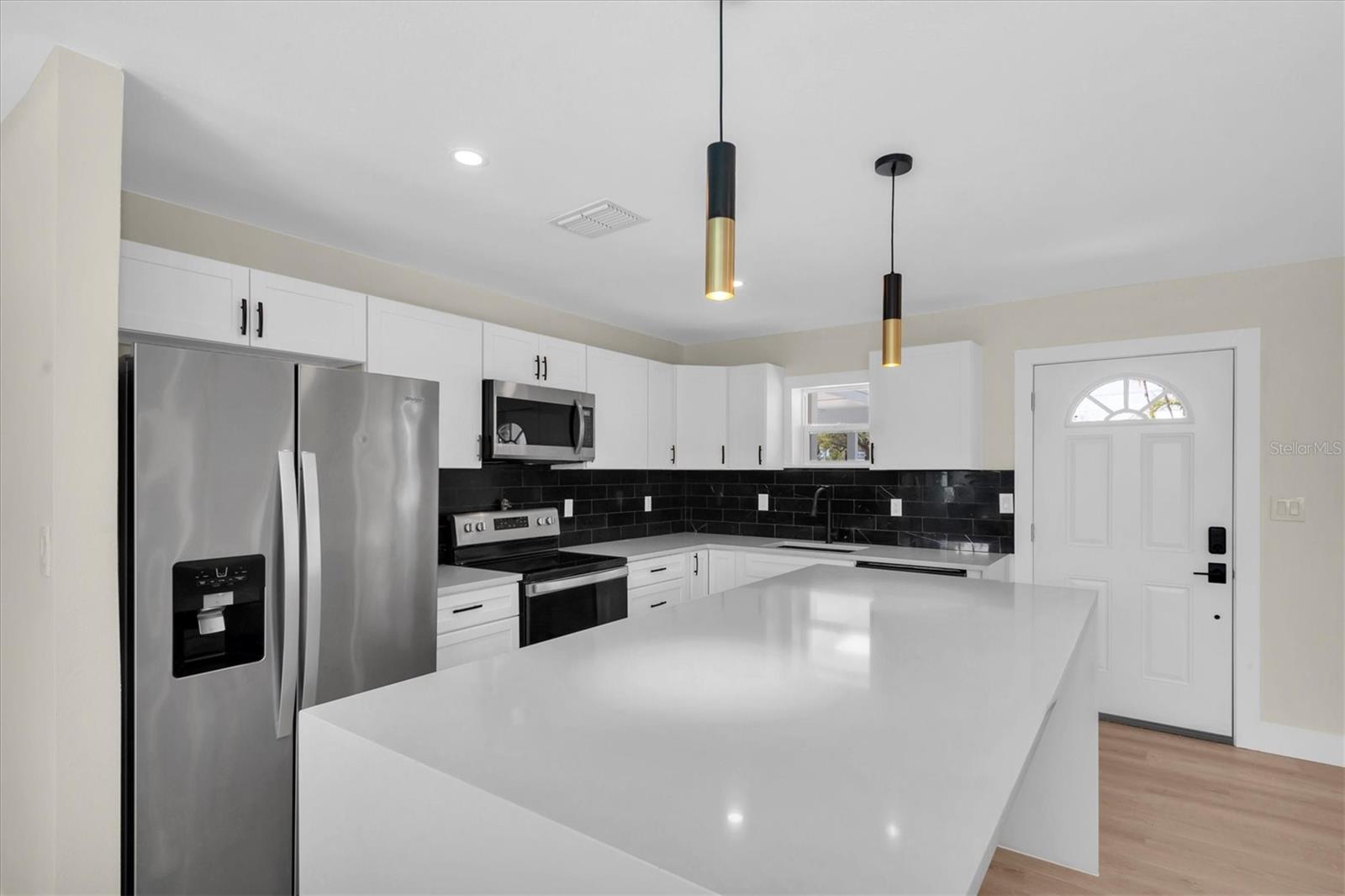 4135 SHORE ACRES BLVD NE, ST PETERSBURG, FL, 33703