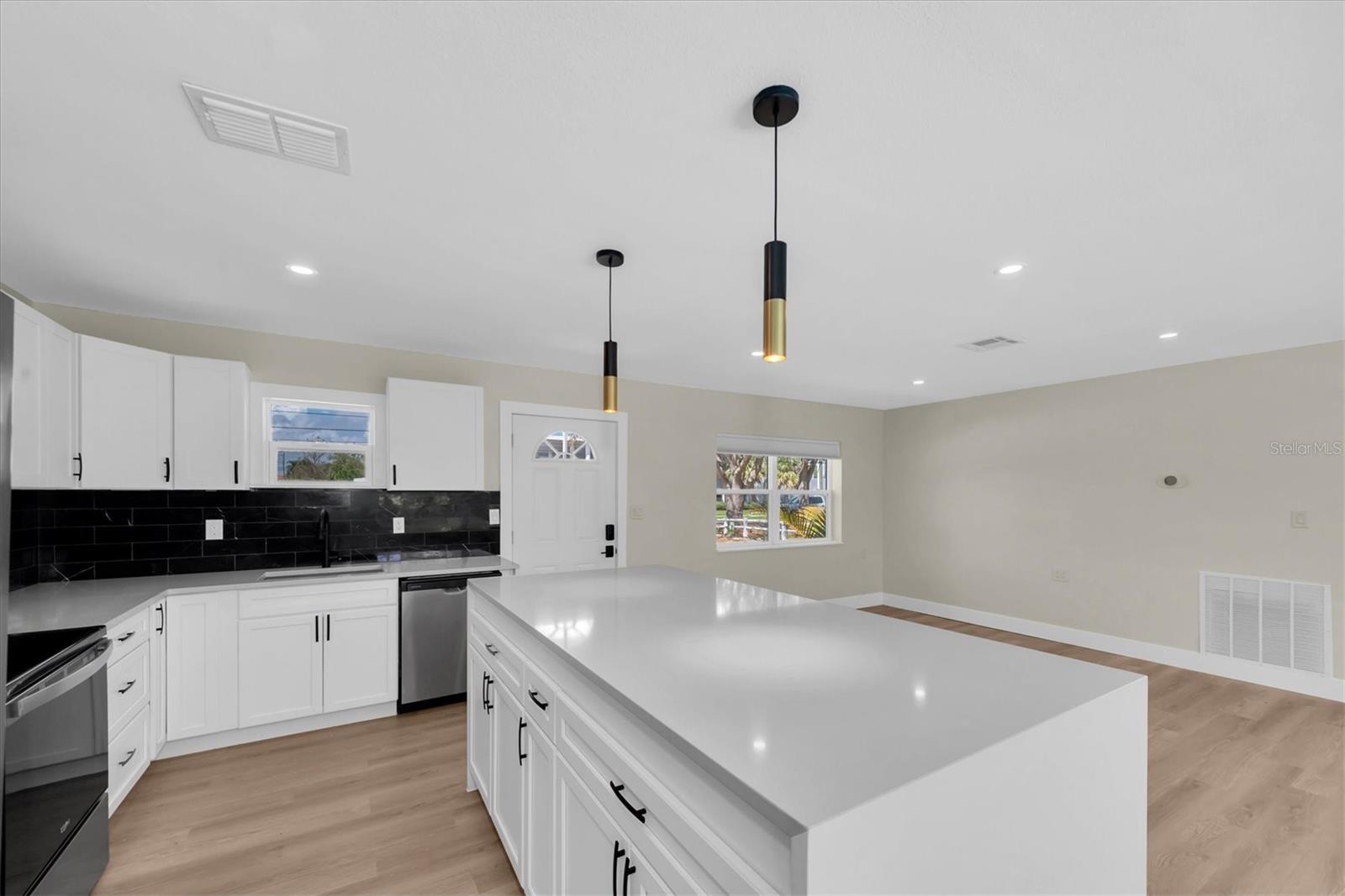 4135 SHORE ACRES BLVD NE, ST PETERSBURG, FL, 33703