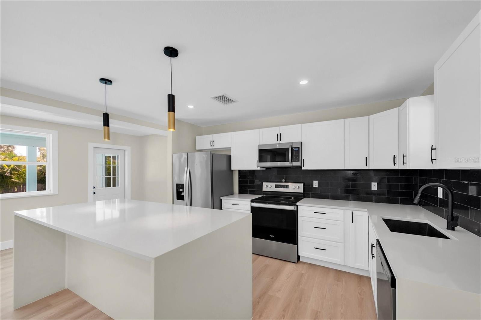 4135 SHORE ACRES BLVD NE, ST PETERSBURG, FL, 33703