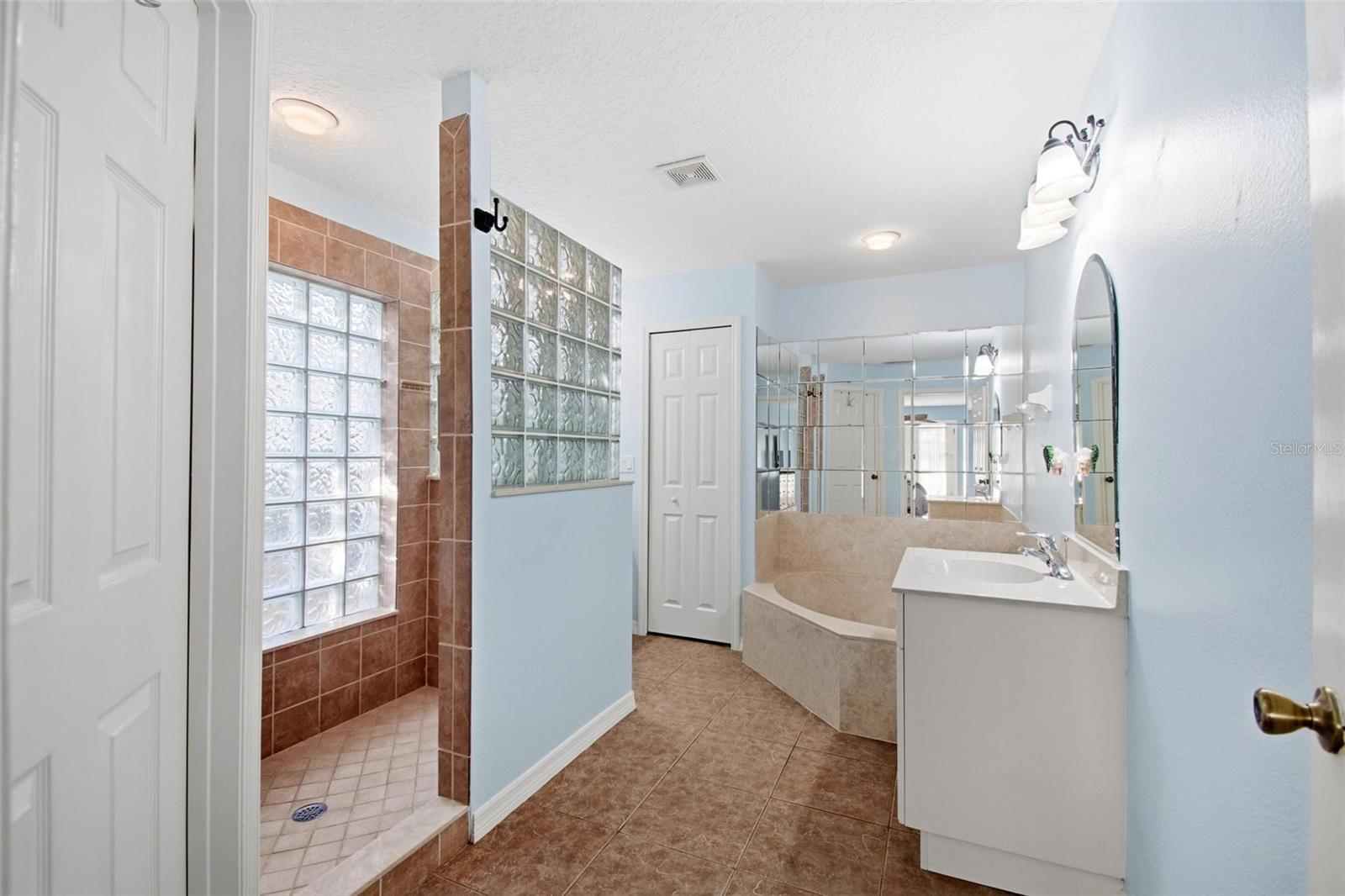 12 S LAKEWALK DR, PALM COAST, FL, 32137