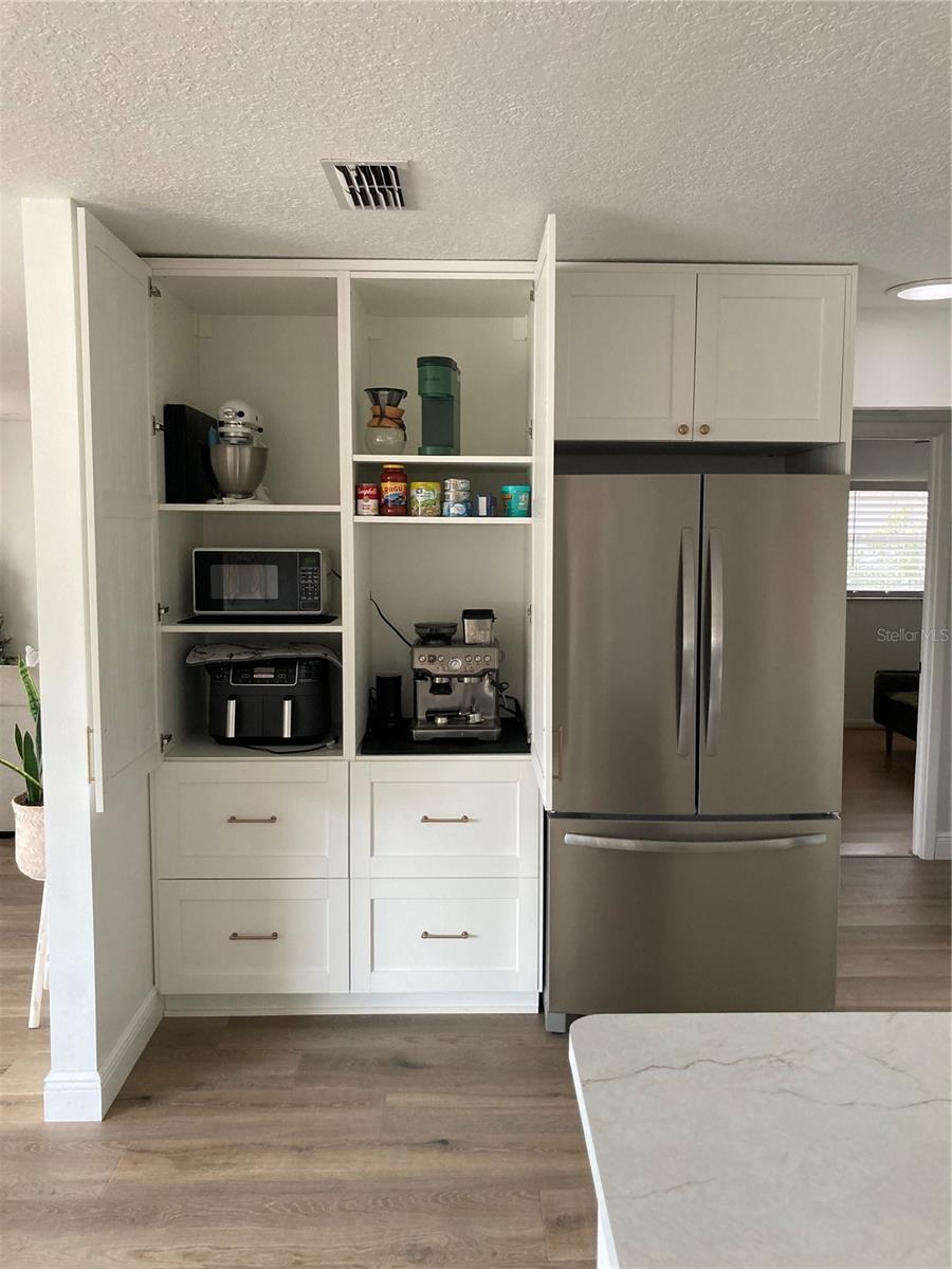 KITCHEN PANTRY