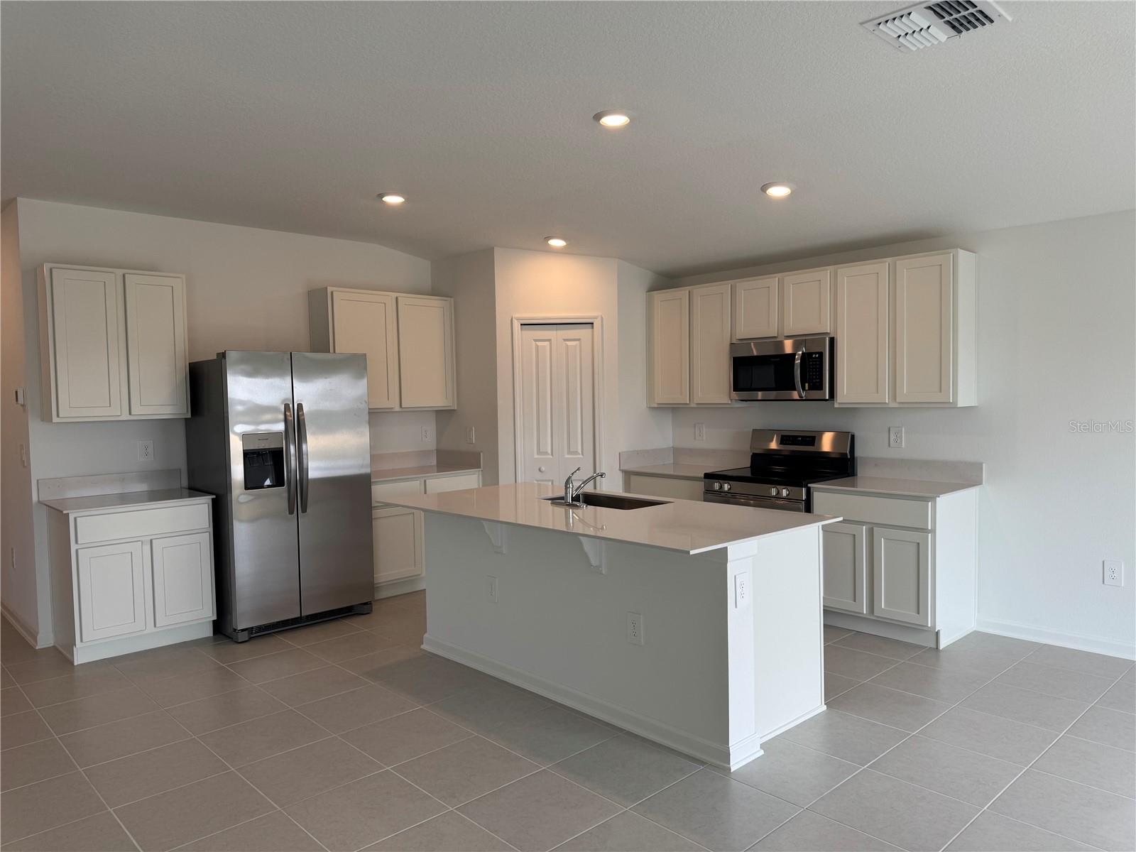 2185 LASSO LOOP, EAGLE LAKE, FL, 33839