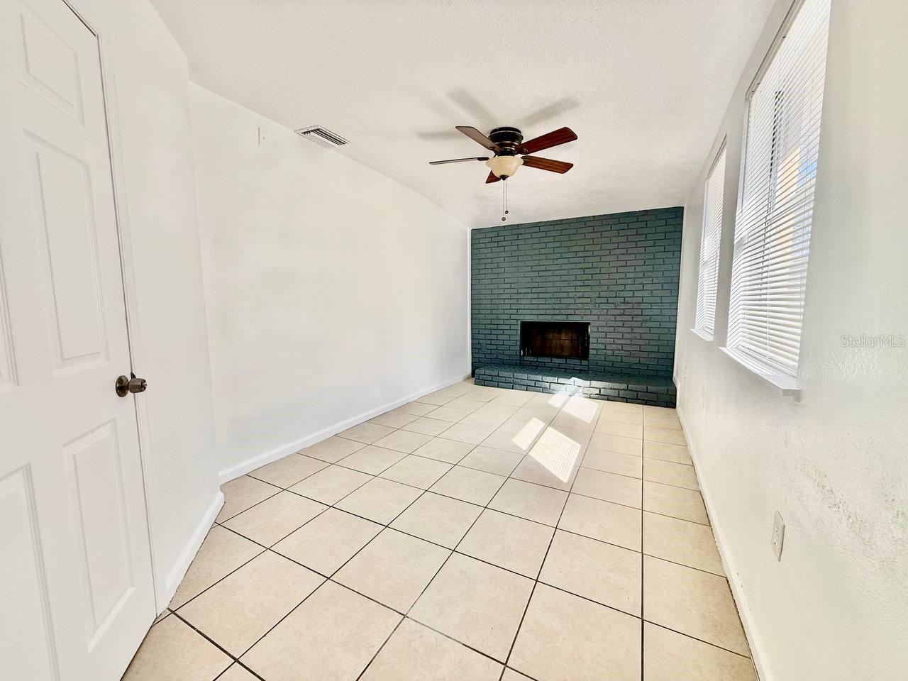 1607 E MAPLE AVE, TAMPA, FL, 33604