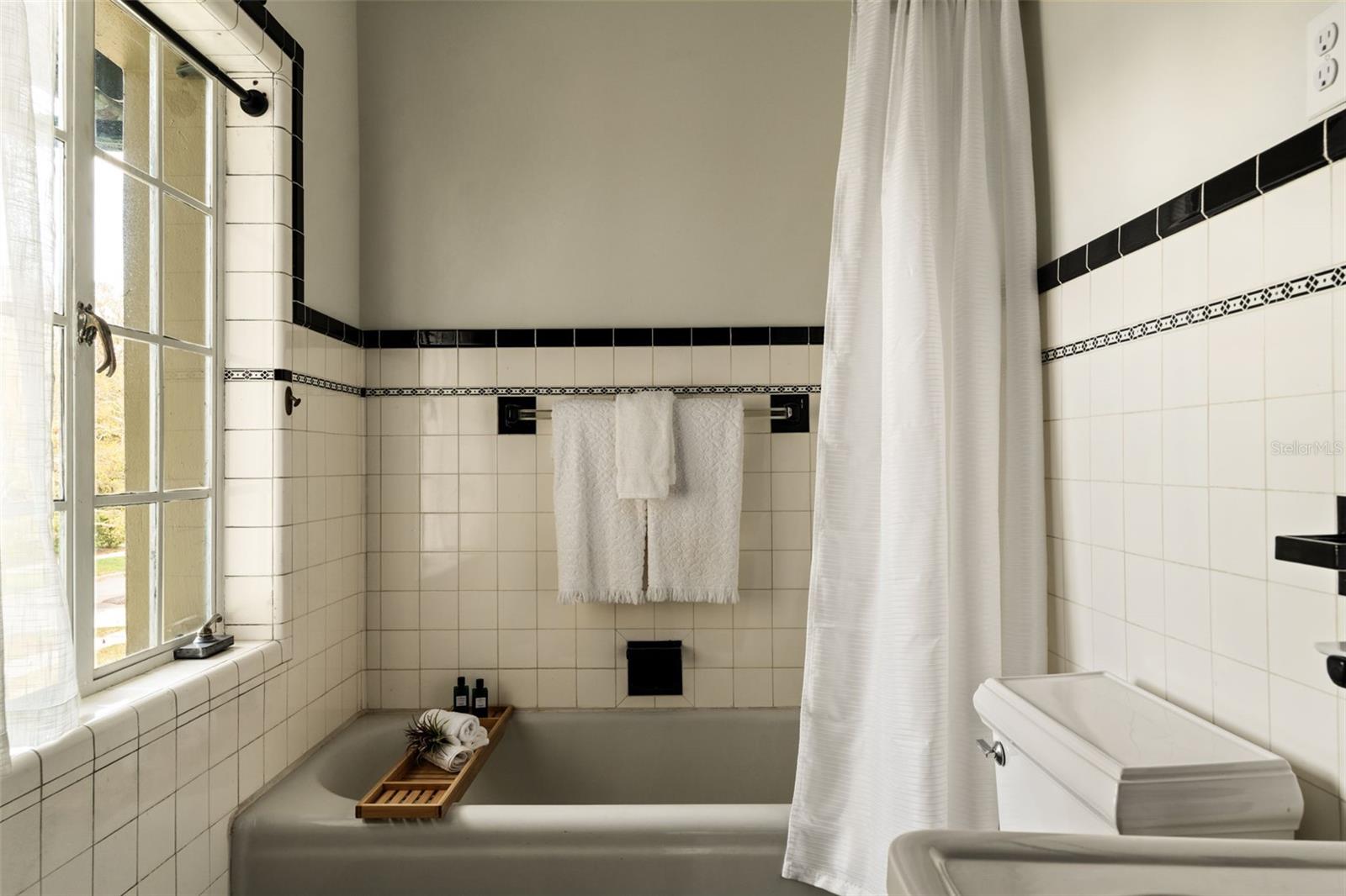 403 JASMINE WAY, CLEARWATER, FL, 33756