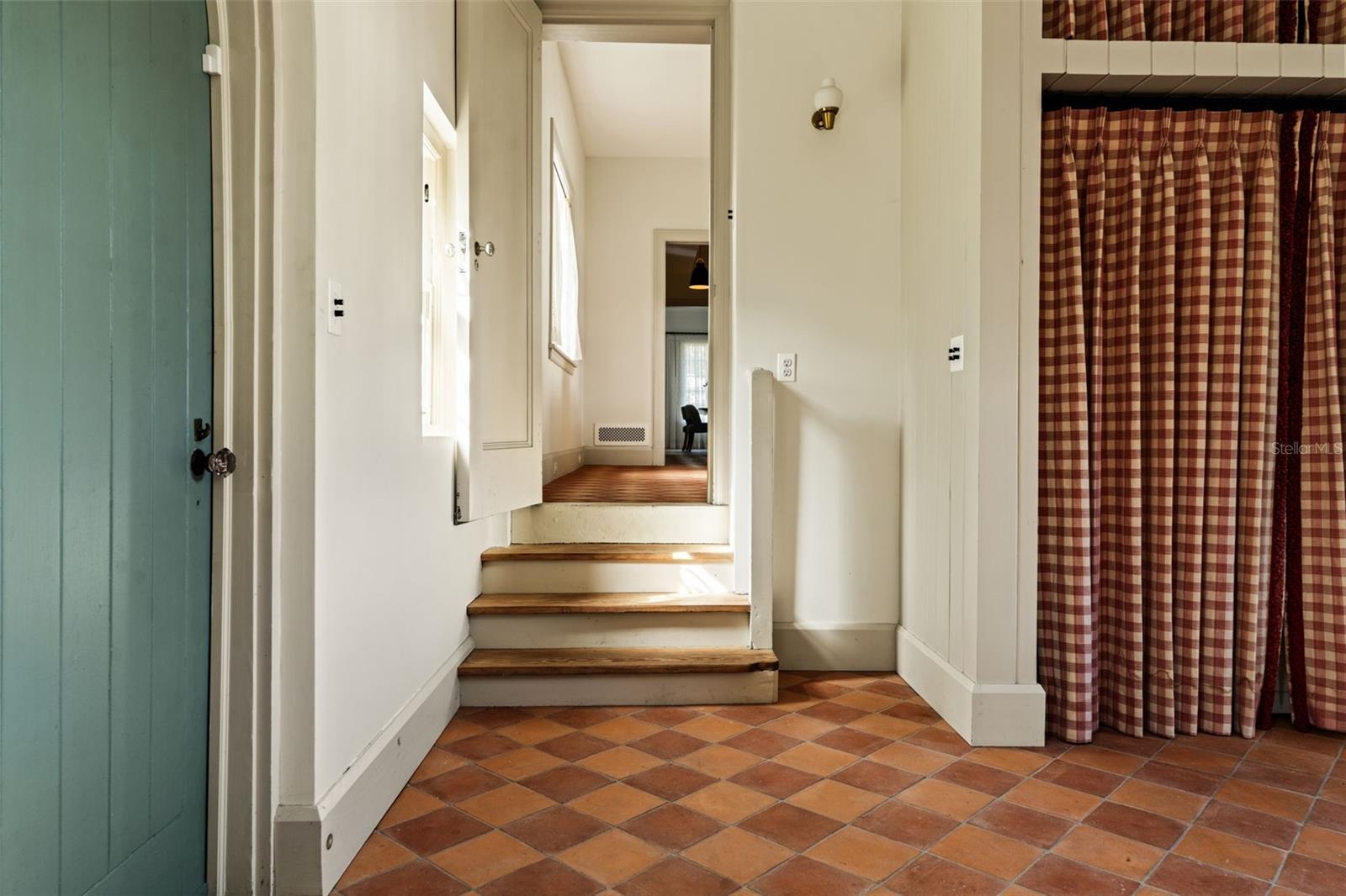 403 JASMINE WAY, CLEARWATER, FL, 33756