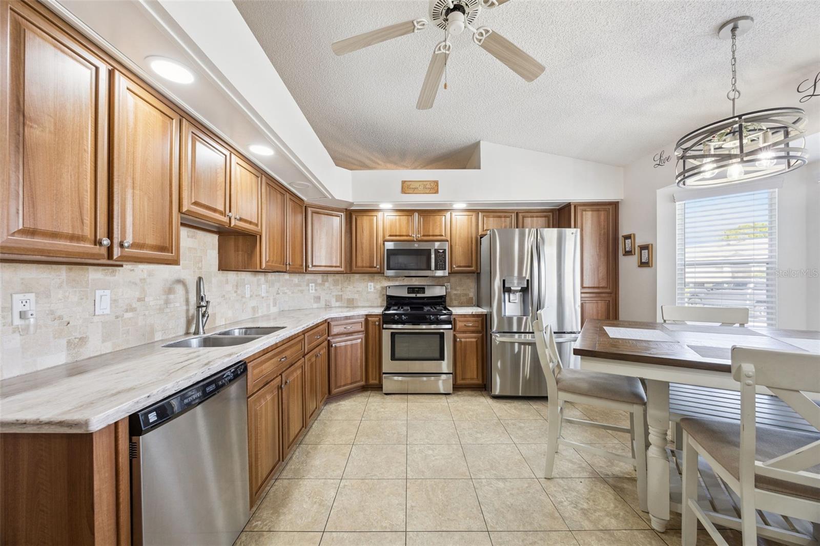 27308 RACQUET CIR, LEESBURG, FL, 34748