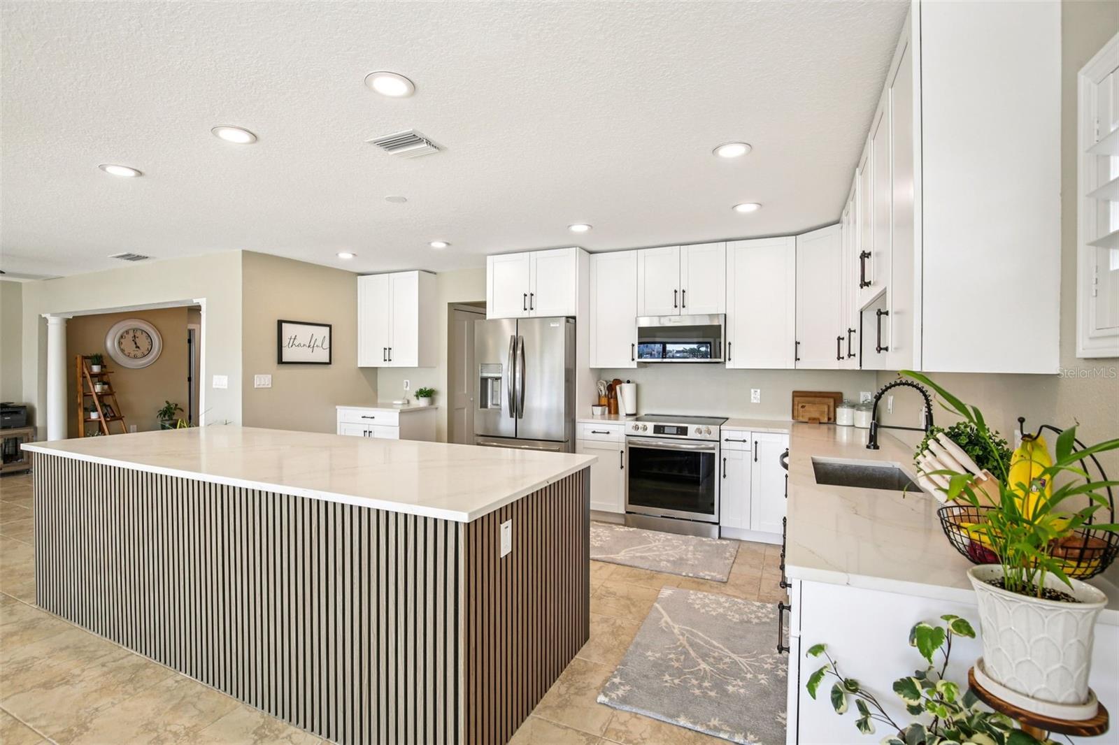 565 CRYSTAL DR, MADEIRA BEACH, FL, 33708