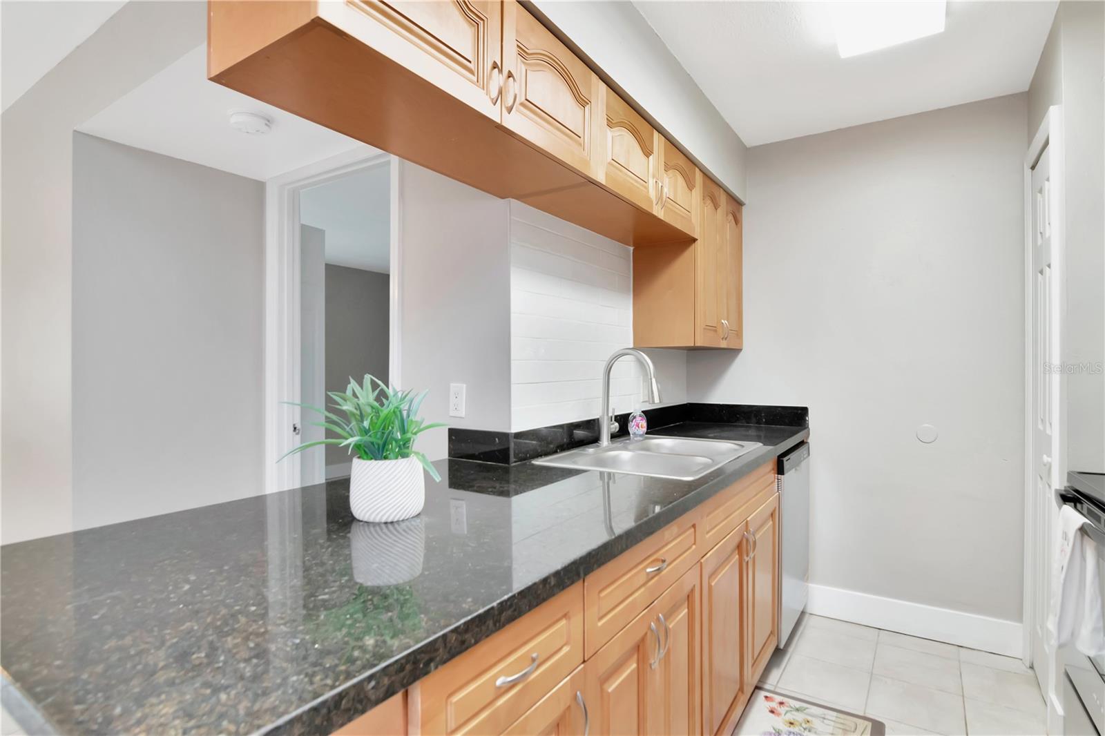Kitchen w/ New Cabinets, Granite Counters, and New Appliances