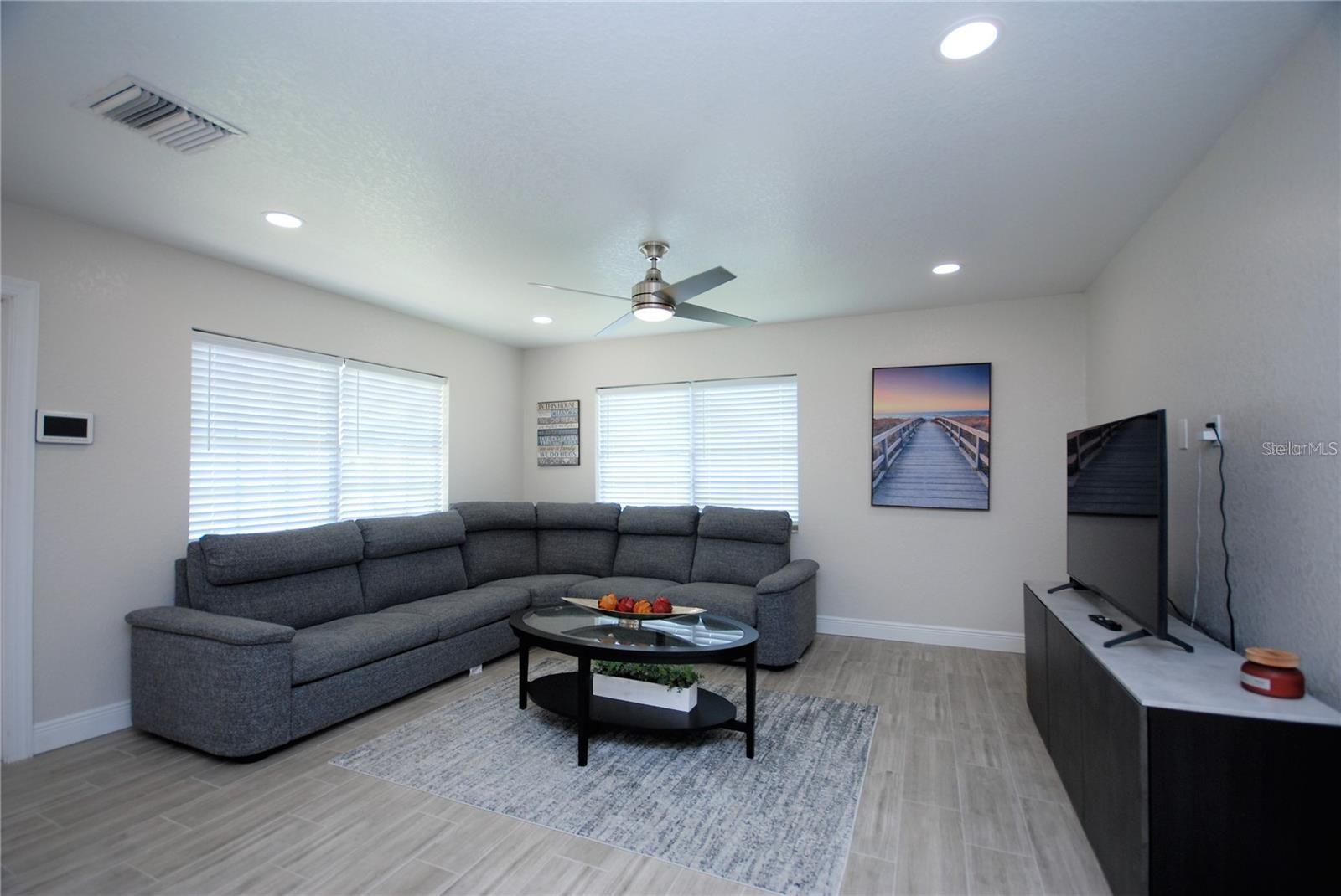 6515 LA MESA CIR, TAMPA, FL, 33634