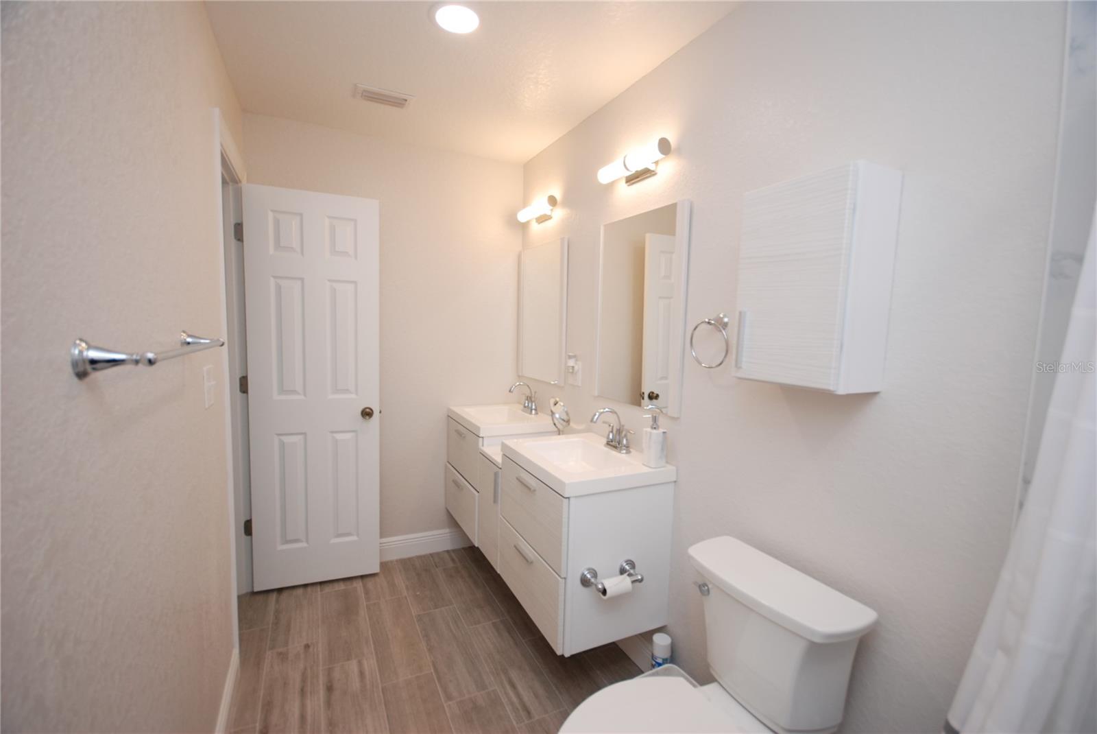 6515 LA MESA CIR, TAMPA, FL, 33634