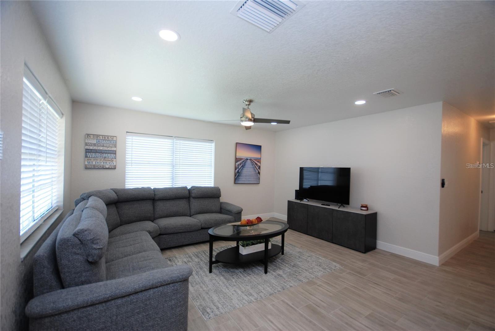 6515 LA MESA CIR, TAMPA, FL, 33634