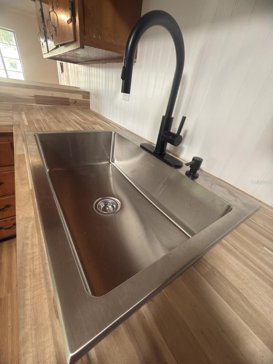 2103 VINE ST, LEESBURG, FL, 34748