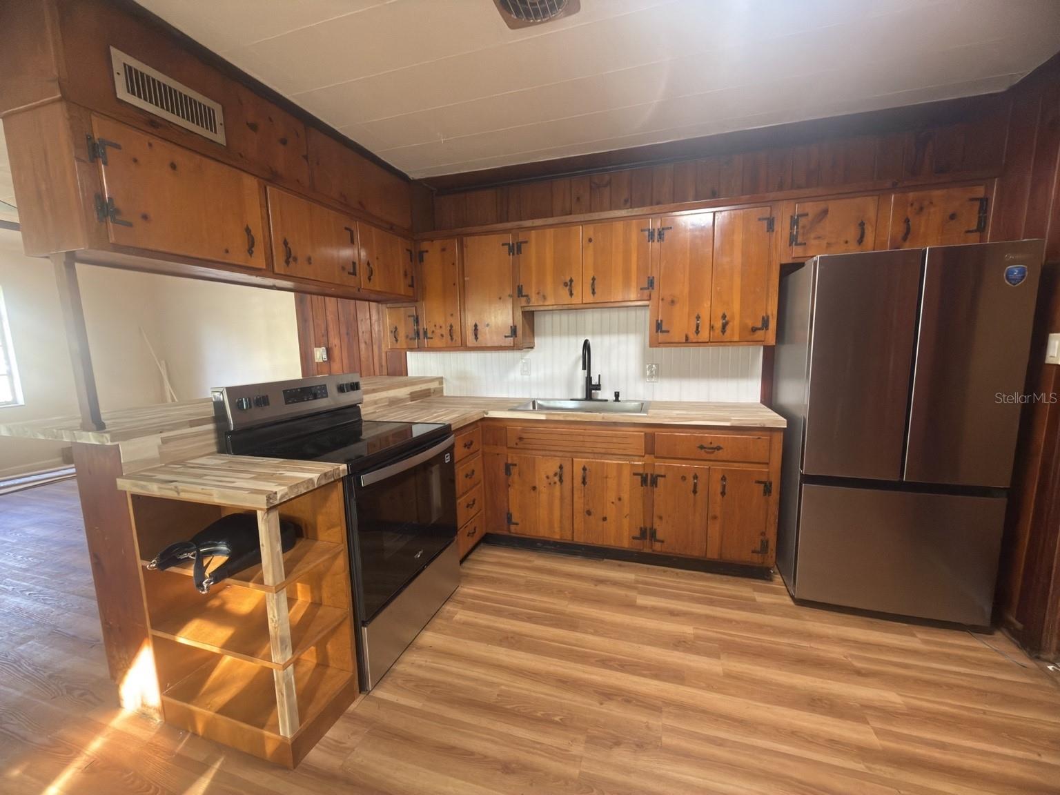 2103 VINE ST, LEESBURG, FL, 34748