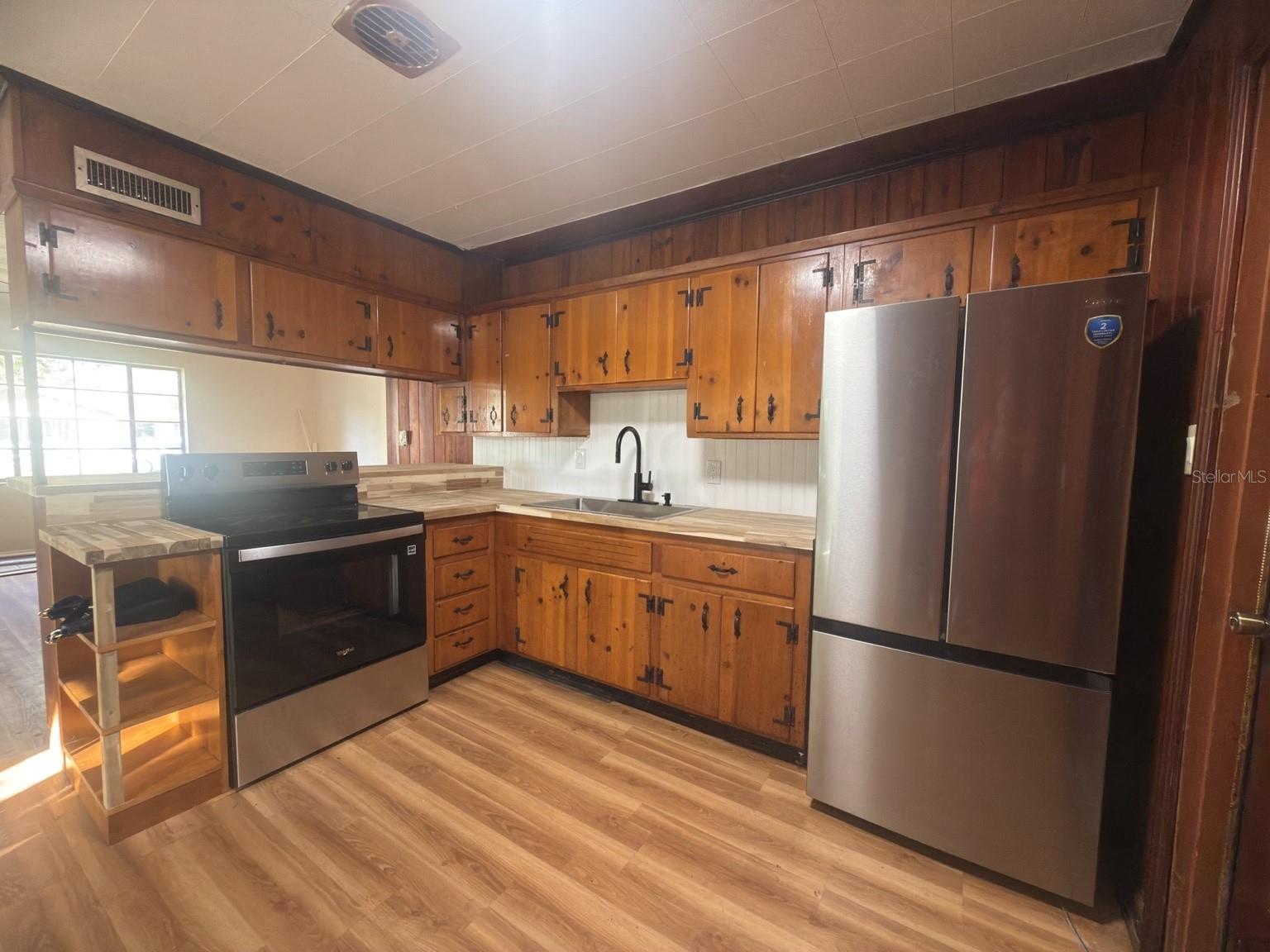 2103 VINE ST, LEESBURG, FL, 34748