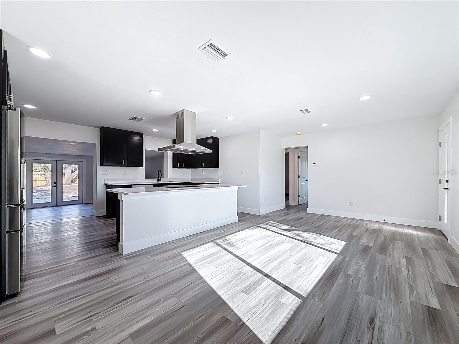 2335 MURILLA WAY S, ST PETERSBURG, FL, 33712