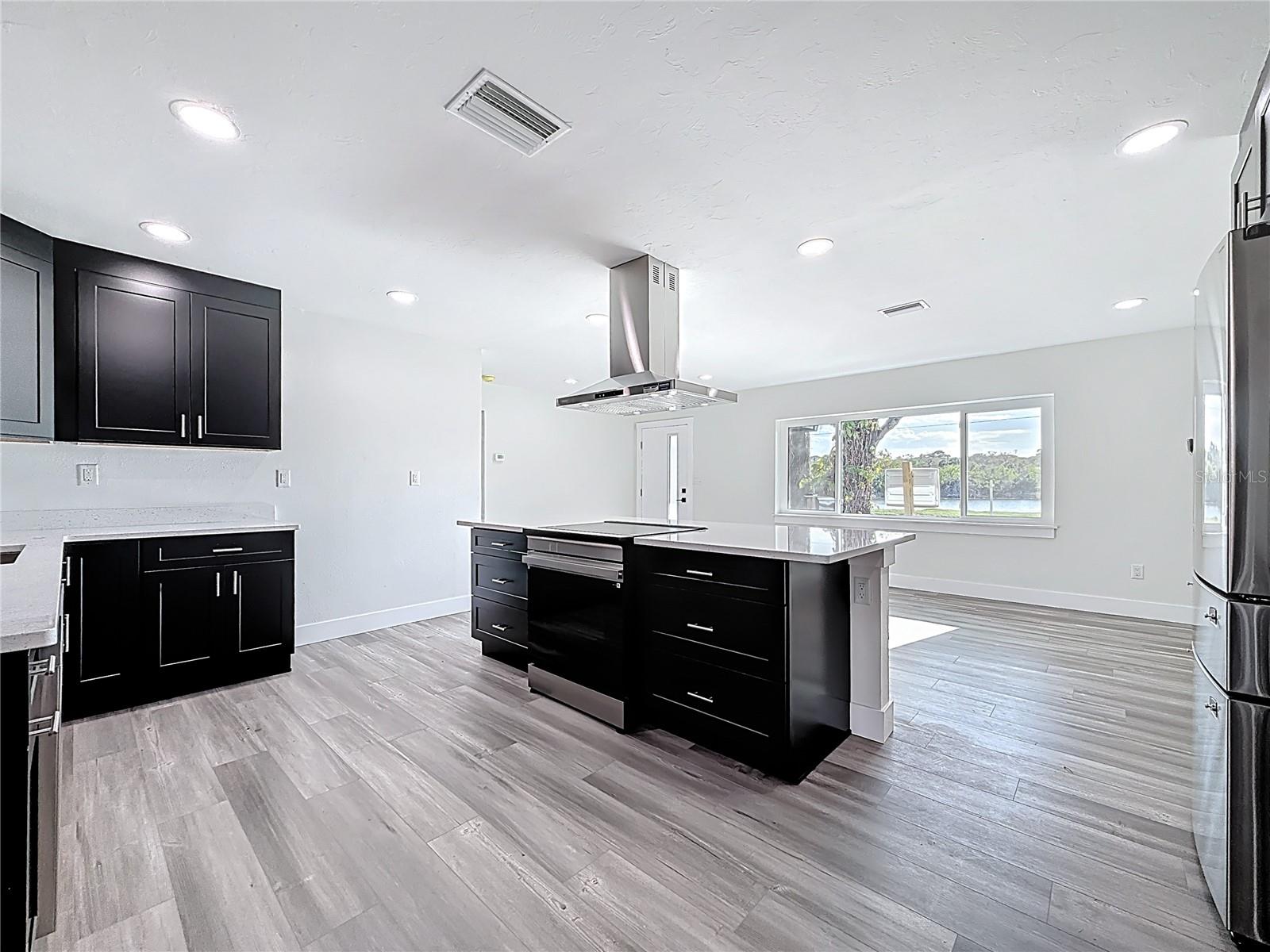 2335 MURILLA WAY S, ST PETERSBURG, FL, 33712