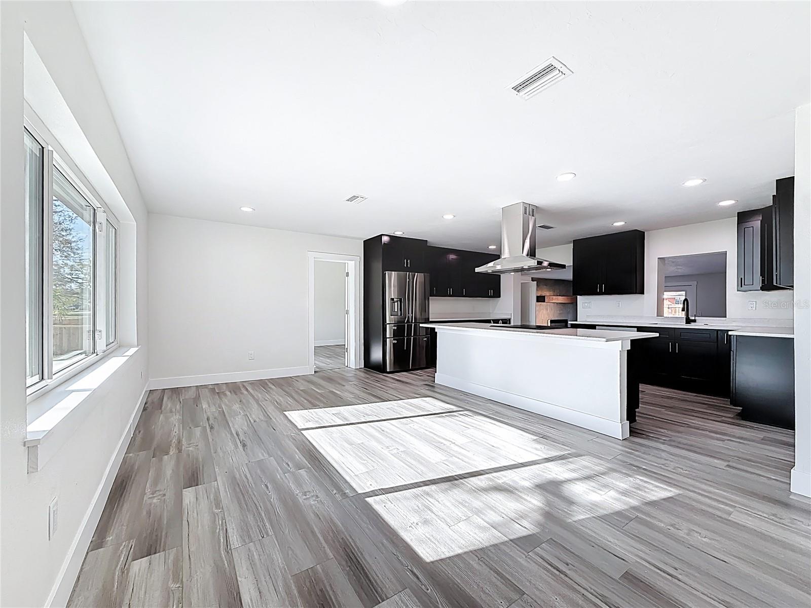 2335 MURILLA WAY S, ST PETERSBURG, FL, 33712