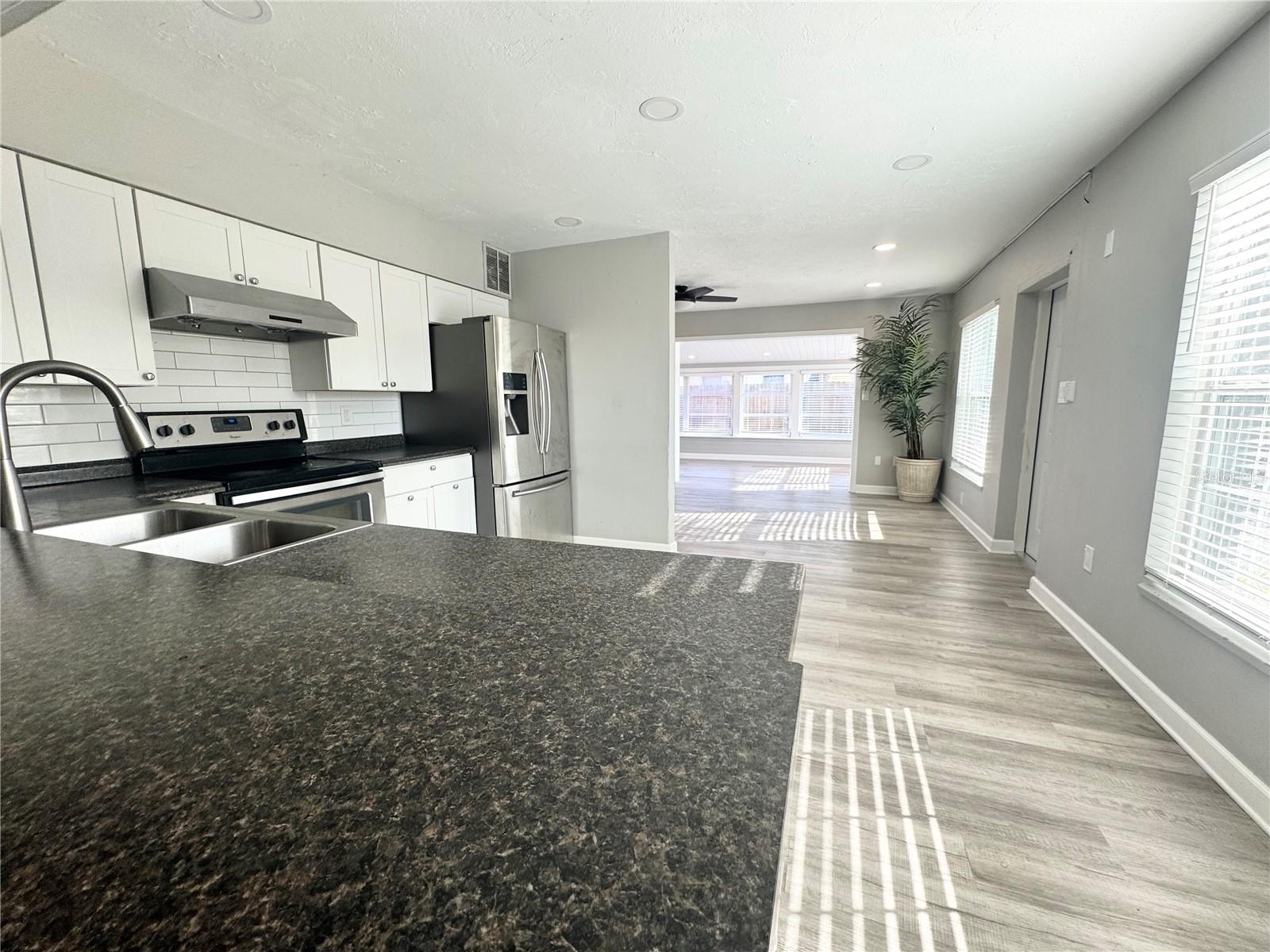 3913 S SHADE AVE, SARASOTA, FL, 34231