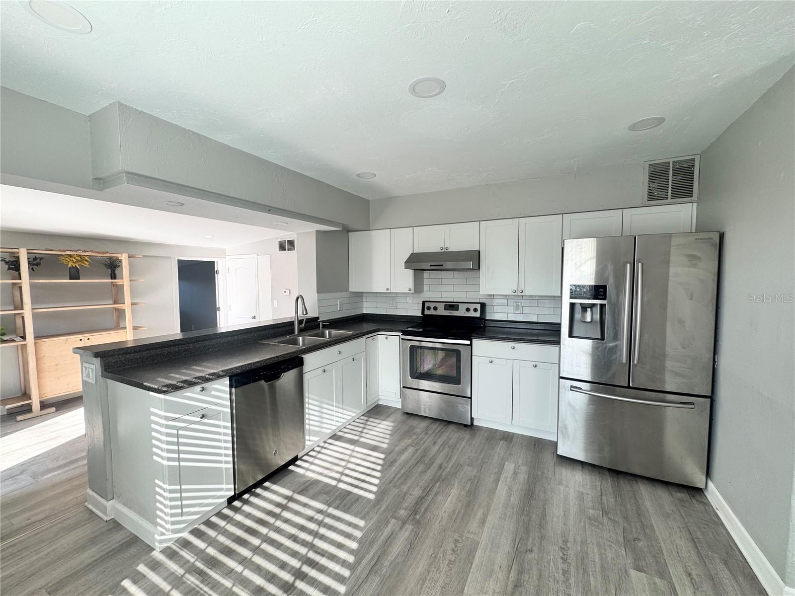 3913 S SHADE AVE, SARASOTA, FL, 34231